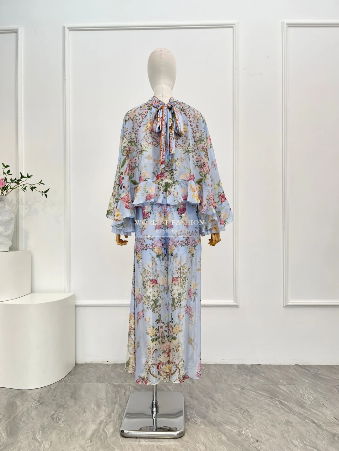 

Women's Blue Floral Print Blouse Tops and Pants Set Long Sleeve Irregular Hem Ruffles Silk Casual Wear 2025 New