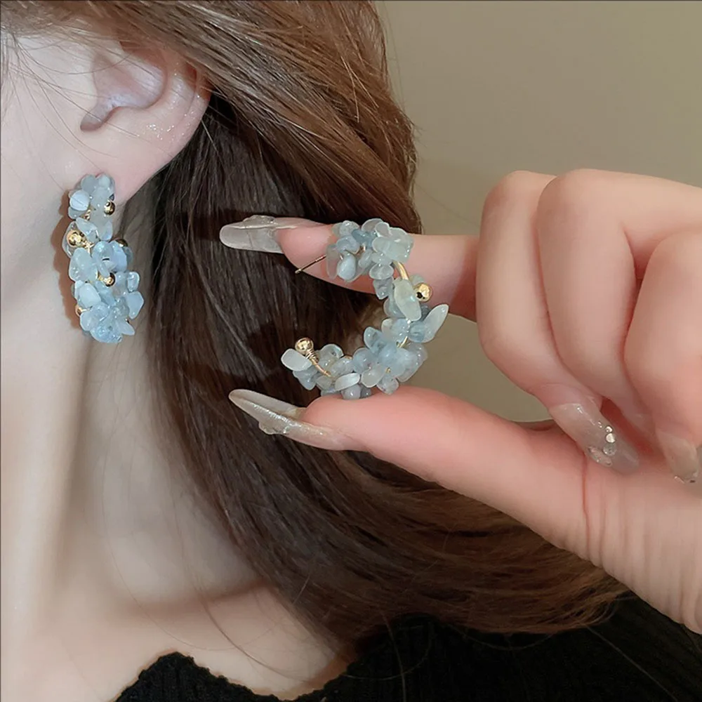 

Silvery Needle Fresh Delicate Aquamarine Beaded Earrings Seaside Vacation Crushed Salt Ear Hoops High-end Jewelry