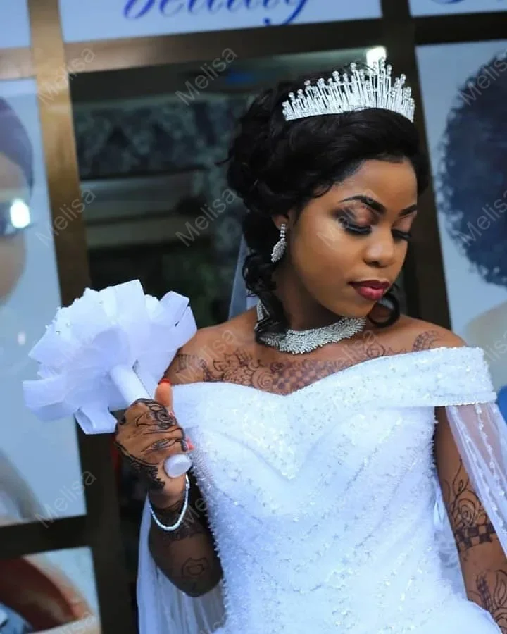 Customized Simple A-Line Off The Shoulder Sequins Beading Wedding Dresses Robe De Mariée With Cape Lace African Bridal Gowns