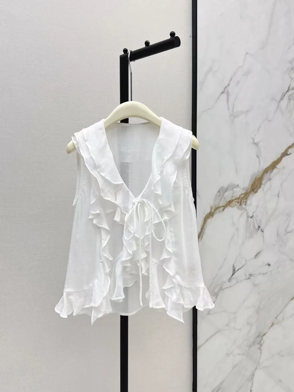 

High quality summer new product women's ruffled V-neck sleeveless lace up lightweight breathable top versatile single item top