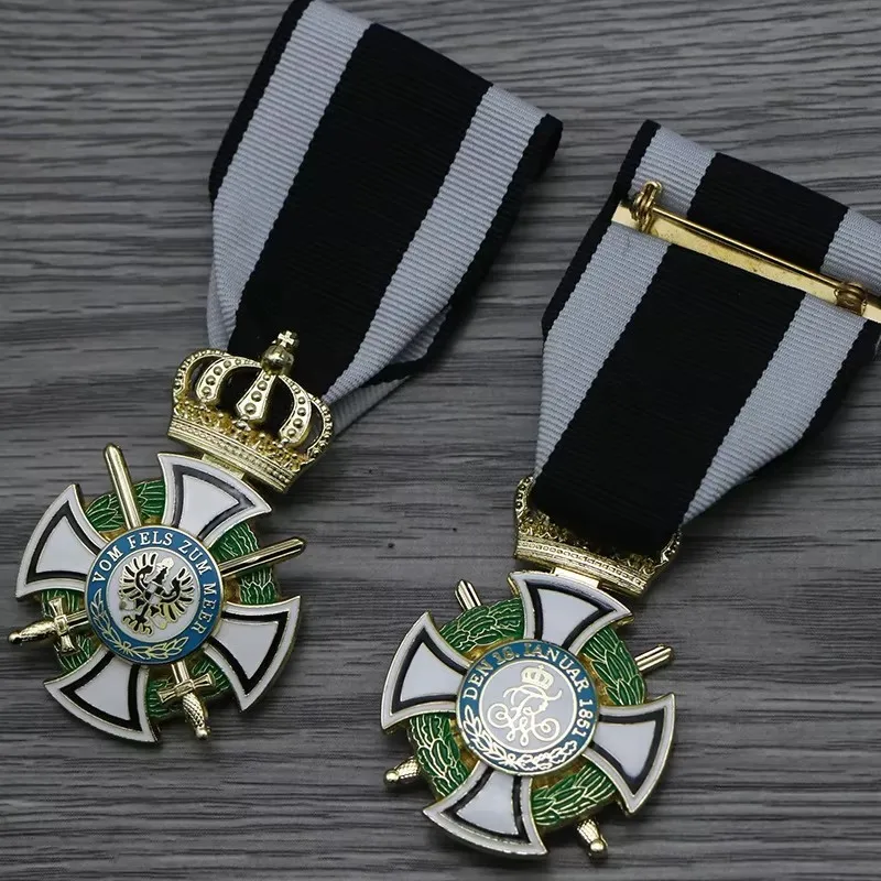 40.8g High quality metal material Knight of the Order of Prussia Order of Hohenzollern double-sword badge commemorative medals view 5