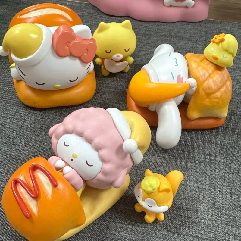 Miniso Sanrio Happy Baking Series صندوق أعمى الشكل - مرحبا كيتي كورومي لعبة عصرية زخرفة للفتيات صندوق هدايا غامض