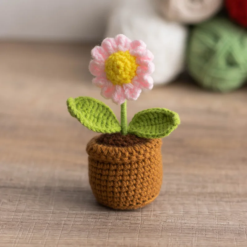 ミニ完成品のクロシェローズの鉢植え、感情的なサポートを与えるぬいぐるみ植物、母の日、バレンタインデー、クリスマス、卒業祝い