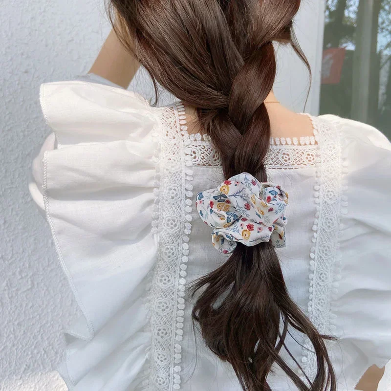 2023 New Arrivals Retro Floral Hair Loop Hair Ring Versatile and Elegant Fabric Head Rope Scrunchies Hair Accessories for Women