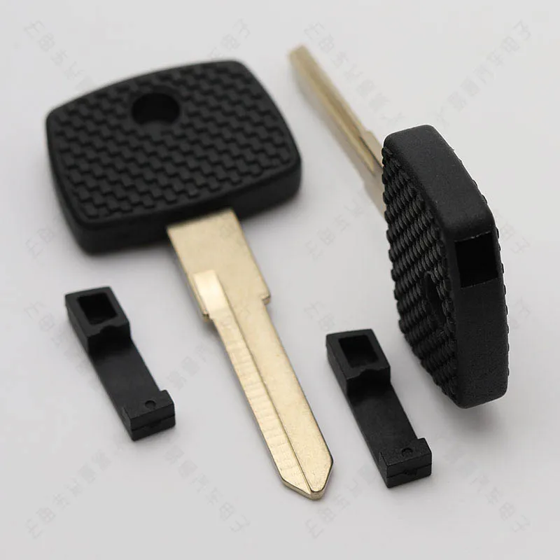 Suitable for Mercedes Benz truck sub-key shell boutique car charter spare key embryo chip key shell old model