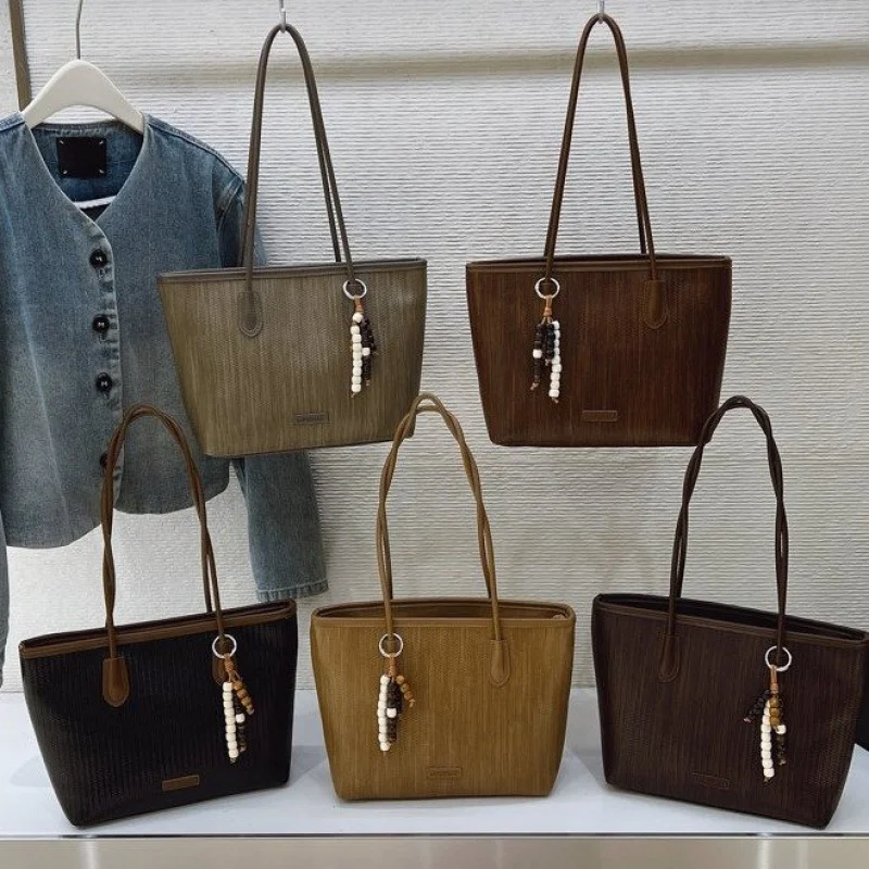 

Stylish Ladies Messenger Bag Made Of Meteor-Patterned Leather Boasting High-End Slovakia Vintage Spacious Soft Look​