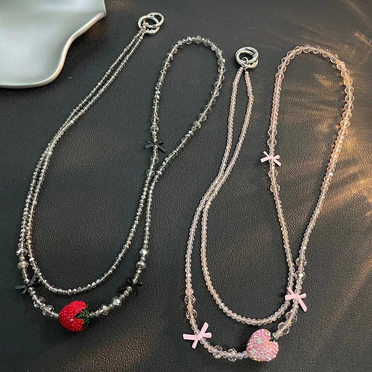 

Exquisite Diamond Encrusted Strawberry Phone Chain Crossbody Can Carry Black Pink Crystal Chain Exquisite Hanging Chain