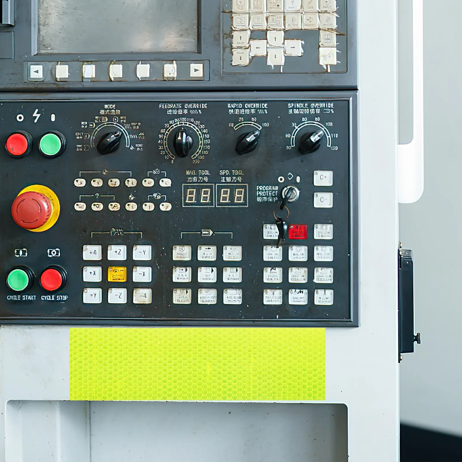 

4 шт. светоотражающей ленты из ультрапрочного ПВХ с сотовой структурой, самоклеящиеся, водонепроницаемые, для повышения видимости в темноте, для автомобилей и грузовиков