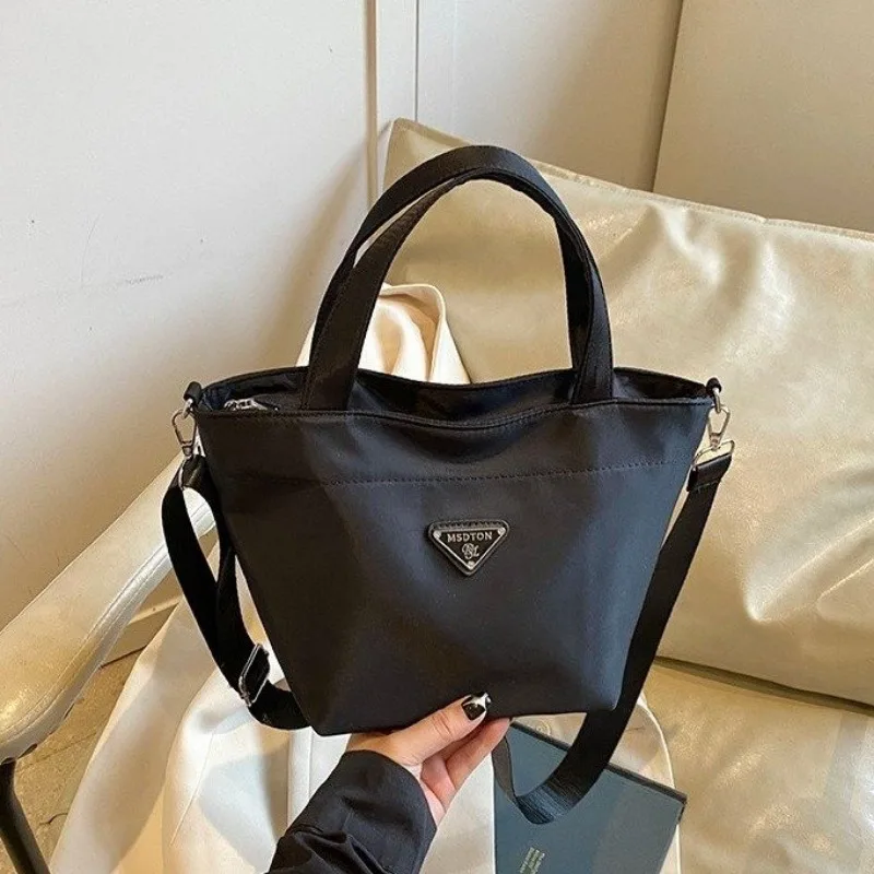 洗練されたスタイリッシュなハンドバッグ ワンショルダー レッドカーペット ディナーパーティー 絶妙な携帯用 トレンディでシックな時代を超越したエレガントなファッショナブル