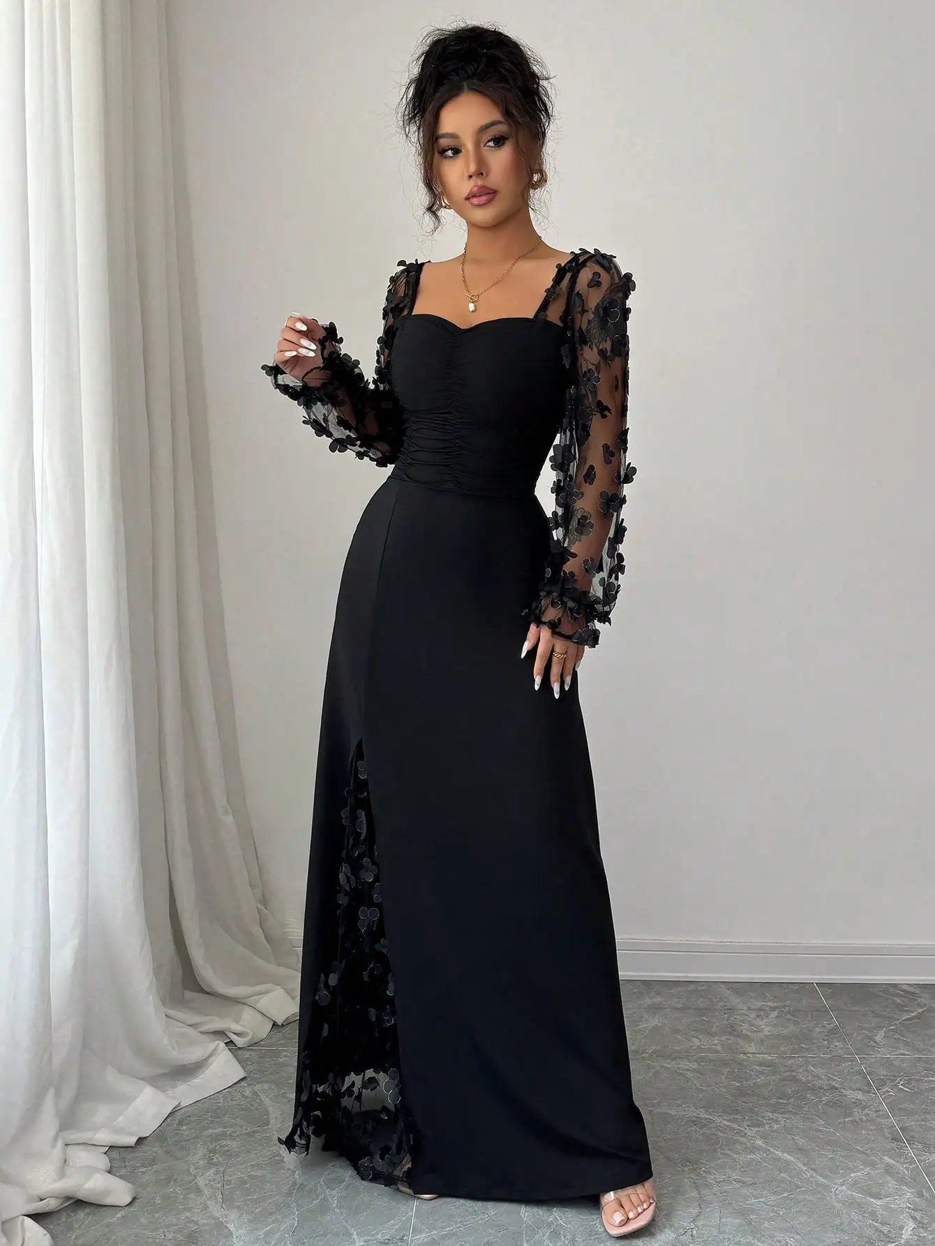 Elegante Abito Lungo Nero con Maniche Lunghe e Applicazioni Floreali, Perfetto per Feste, Matrimoni ed Eventi Formali