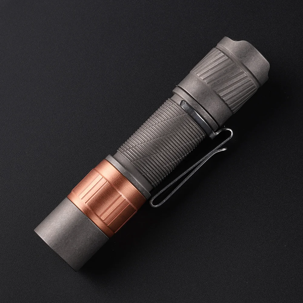 Linterna Convoy T3 con cabeza de cobre y titanio con lavado de piedra AA 14500