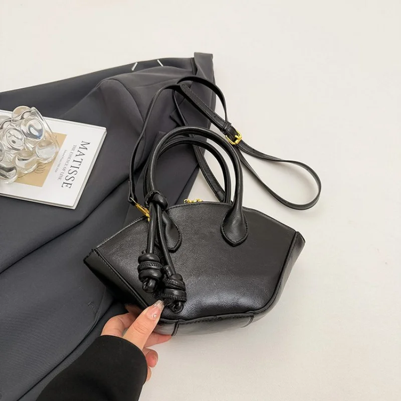 

Elegant Leather Women's Messenger Bag High-End Luxury Brand Classic Fashionable Fine Craftsmanship Vintage Daily Bag​