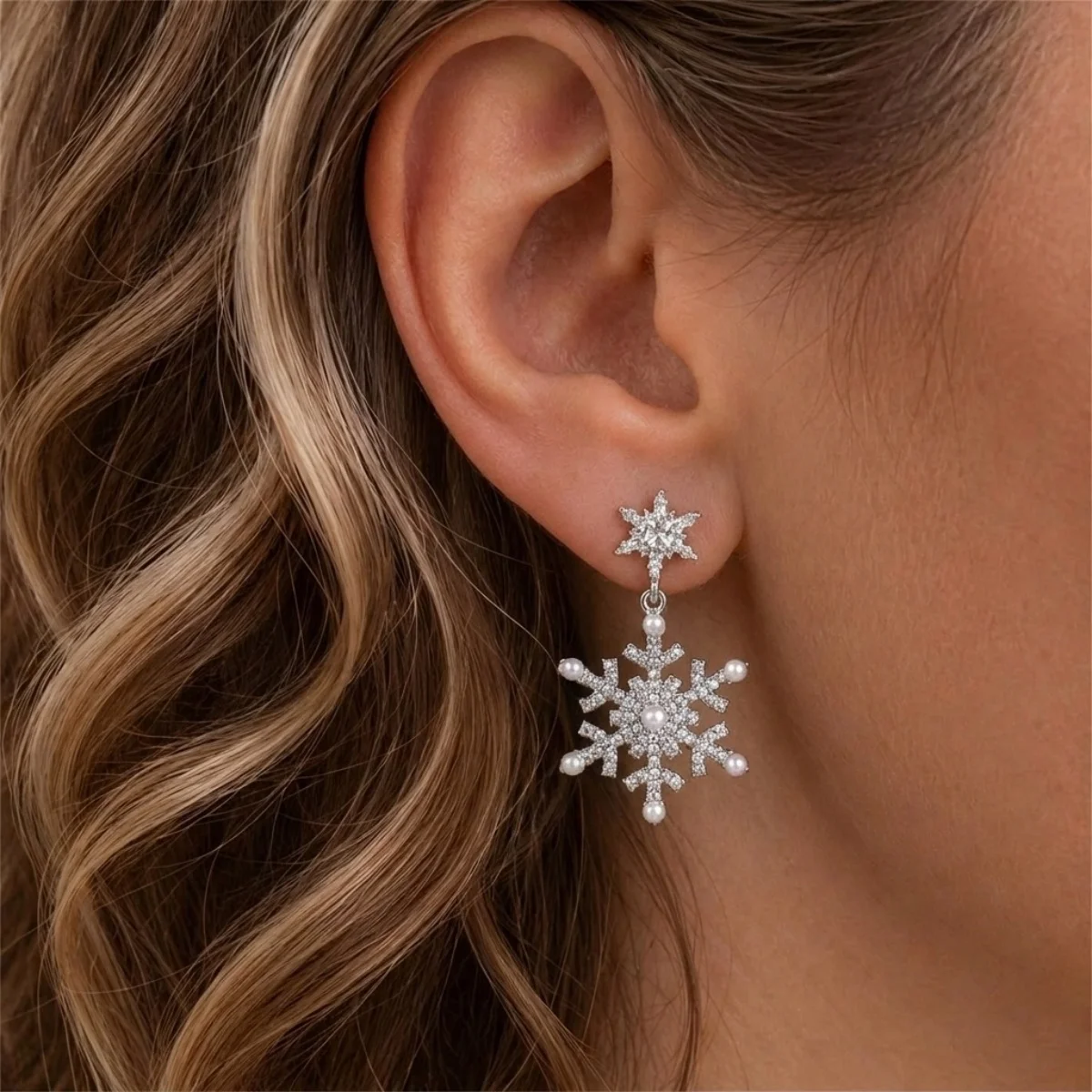 Weihnachtliche funkelnde Strass-Ohrringe mit simulierten Perlen und Schneeflocken für Damen, Neujahrsparty, Schneeflocken-Ohrringe, Feiertagsschmuck – Detail 4