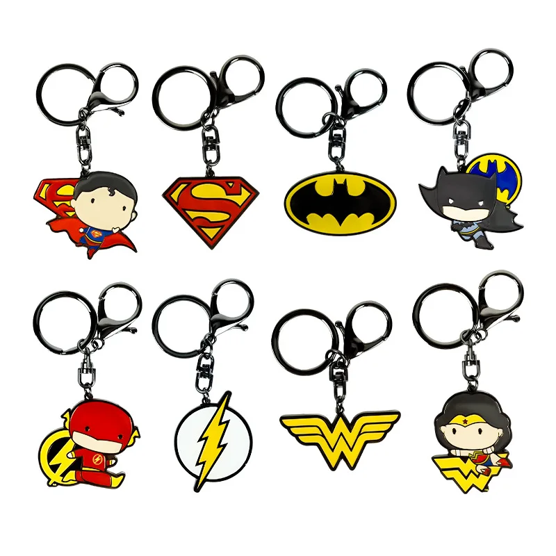 พวงกุญแจซีรีส์ฮีโร่ DC ของแท้จาก Bandai ซูเปอร์แมน สไปเดอร์แมน แบทแมน จี้โลหะสำหรับกระเป๋า ของขวัญวันเกิดเด็กผู้ชาย ของขวัญคริสต์มาส
