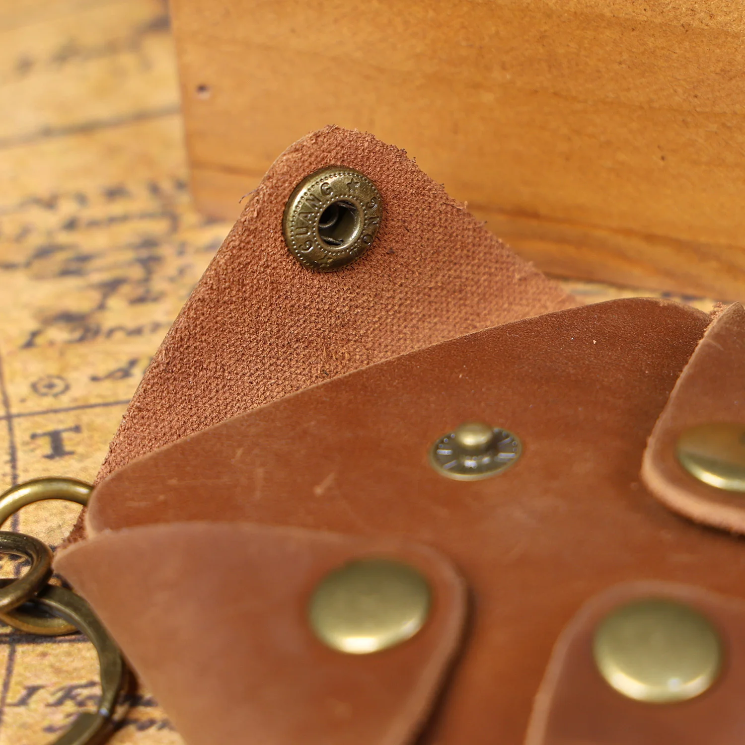 S.WORKER Vintage Vollnarbenleder Schlüsseletui Retro Mini-Münzbörse mit Schlüsselhaken Echtleder Kopfhörer-Aufbewahrungstasche Schlüsselanhänger – Detail 12