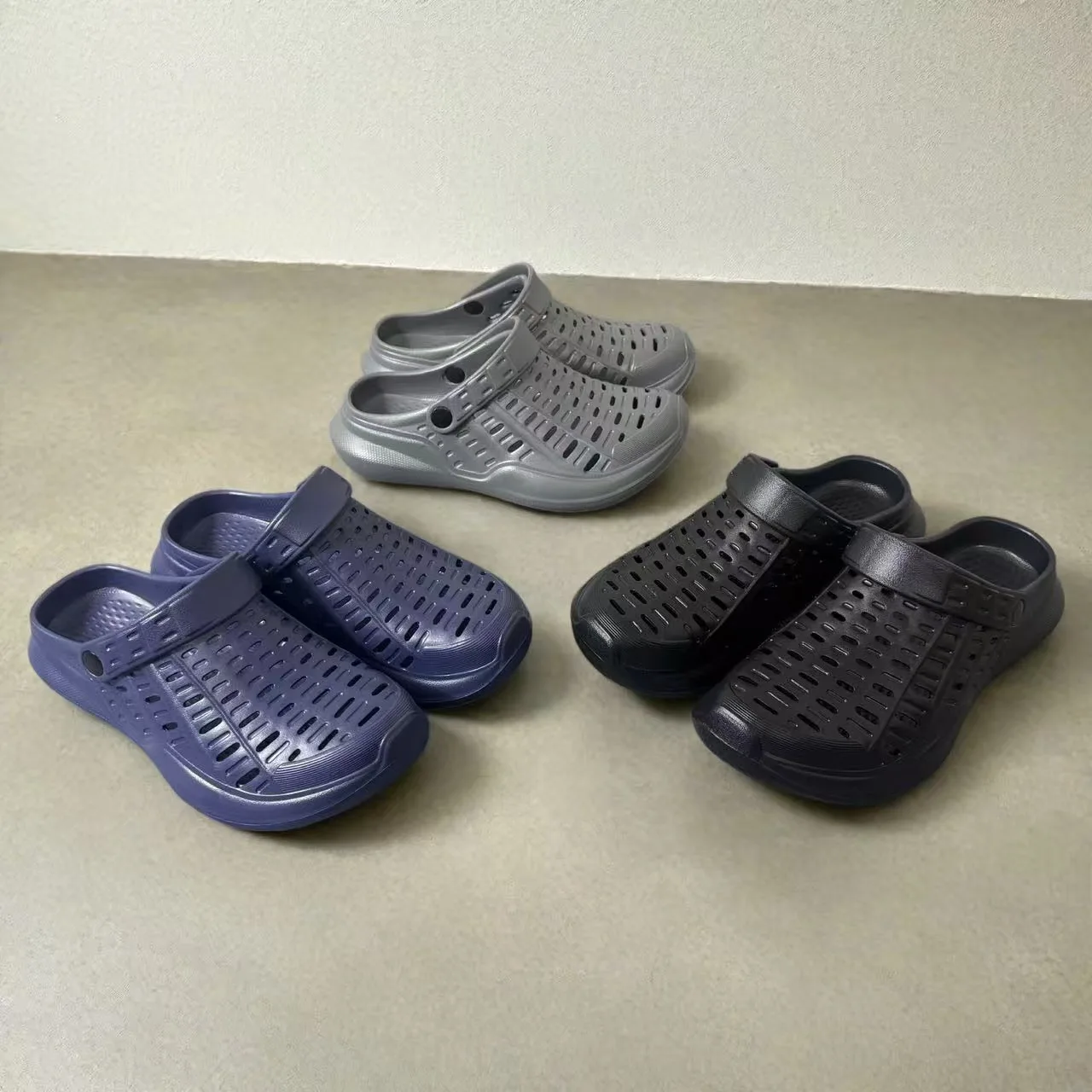 

Men's Casual Closed Toe Slide On The Platform EVA Clogs Outdoor Non-slip Hollowed-out Multi-Functional Beach Shoes Boys Sandals