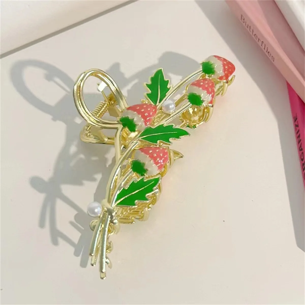 Strawberry Hair Claw Clips Cute Metal Hair Clip Strong Non Slip Hold Hair Jaw Clips Pink Acetate Hair Claws Clips Accessories Fo