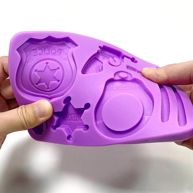 Molde de silicona para decoración de pasteles con diseños de juguetes: esposas, bastón, revólver, bala. Molde DIY para chocolate y dulces.