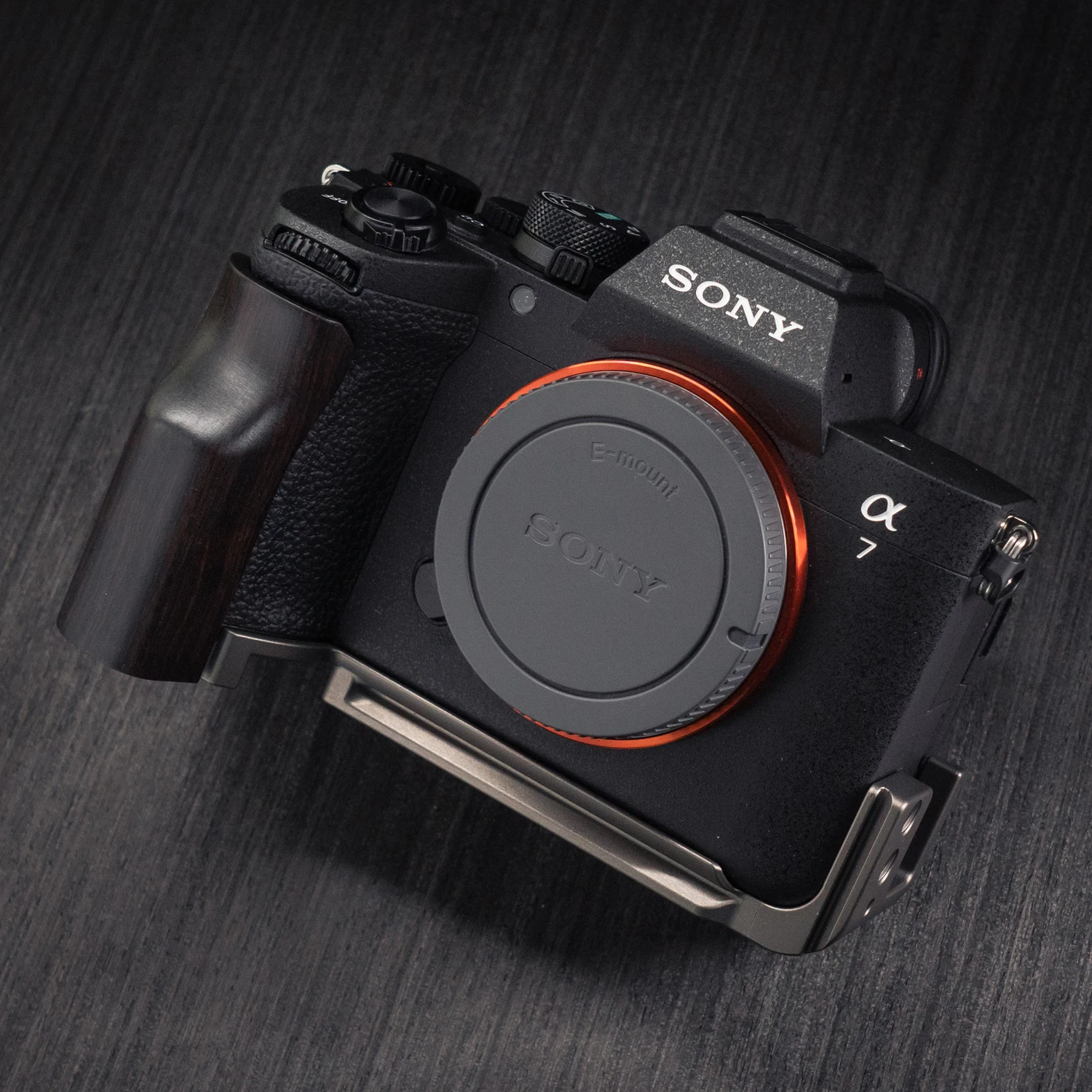 YUWOOD für Sony A7R5 / A7M4 Kamera-Cage mit Holzgriff und integrierter Schnellwechselplatte für Arca-Swiss Cage Rig Kit – Detail 22