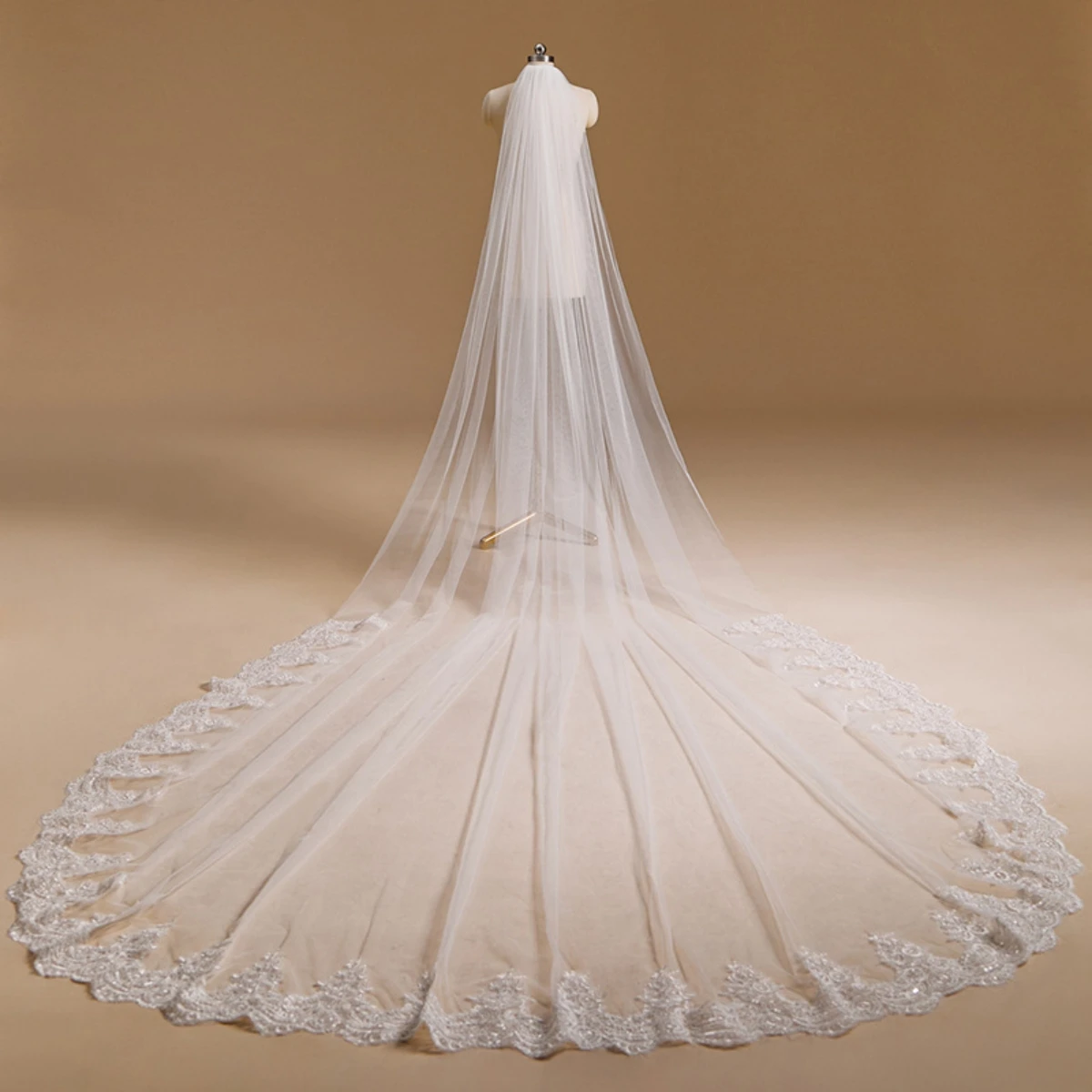 Elegant Wedding Veil Long Cathedral Lace Flower Appliques One-Layer Wedding Veils With Comb 350cm Length 300cm Width Bridal Veil