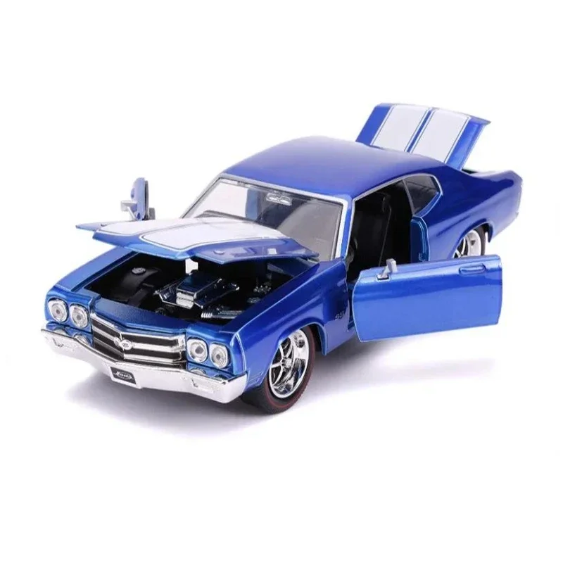 Jada 1:24 1970 Chevy Chevelle SS High Simulation Diecast Car Metal Alloy Model Car Chevrolet Toys For Children Gift Collection