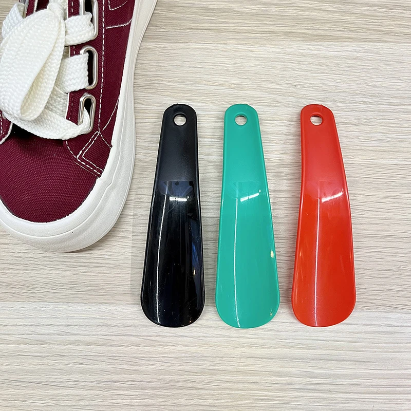 1 buah tahan lama pegangan pendek sepatu pengangkat Shoehorn nyaman hemat tenaga kerja fleksibel kokoh plastik lampu Shoehorn malas pembantu sepatu