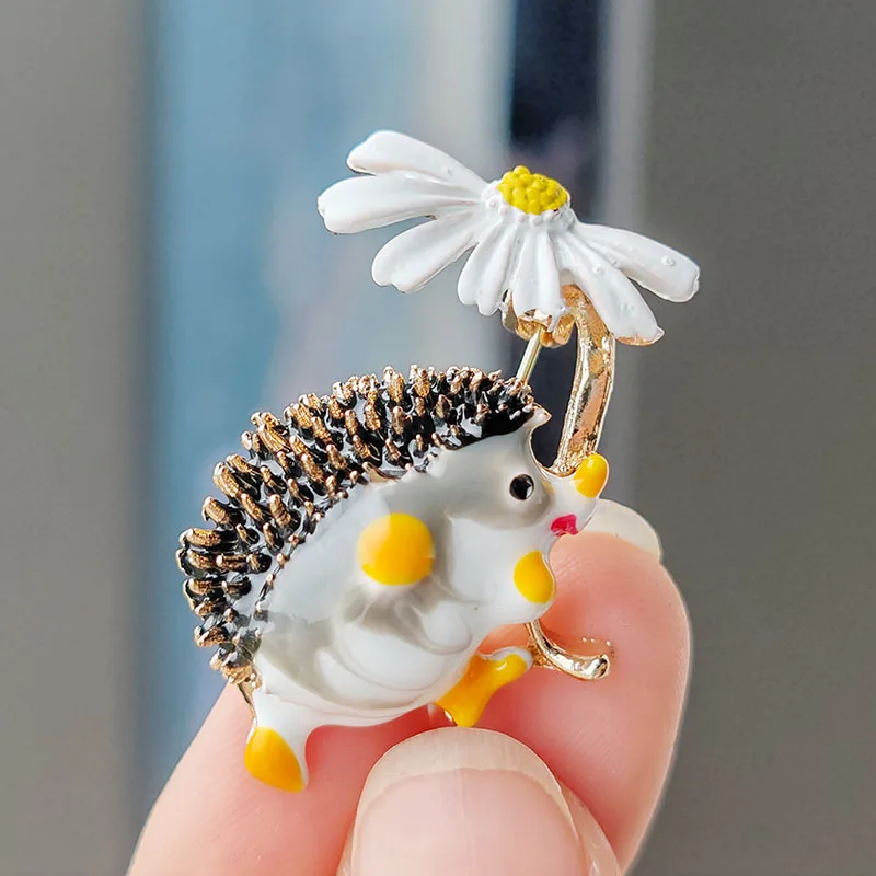 1Pc Cute Hedgehog Brooch with Colorful Daisy, Lovely Animal Flower Brooches Pins for Women Men Jewelry Accessories Gifts 2026