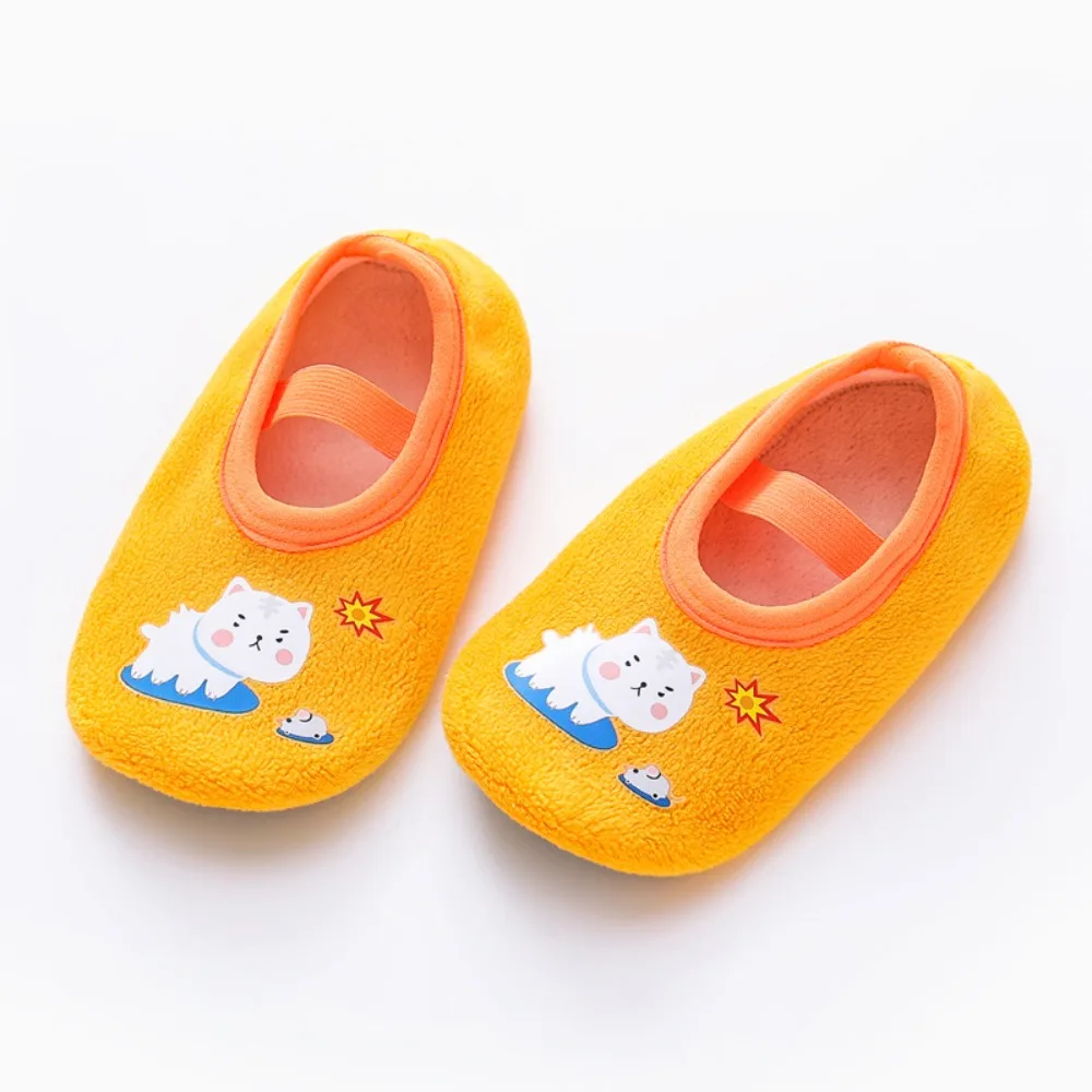 المطاط وحيد الطفل جورب المضادة للانزلاق الكرتون تصميم الرضع لينة سوليد أحذية وسادة دافئة خفيفة الوزن طفل النعال الجوارب الرضع