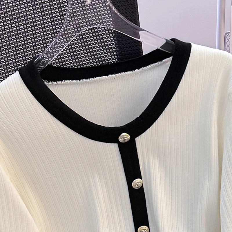 Vestiti delle donne di stile coreano autunno inverno O collo maglione per le donne manica lunga lavorato a maglia Crop Top bottone bianco Pullover