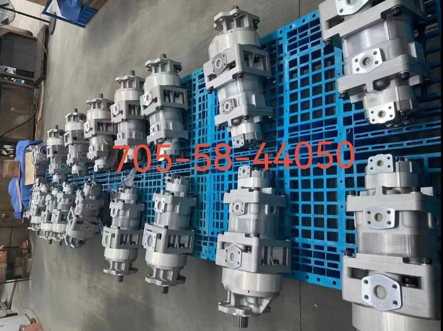 Hydraulic Gear Pumps 705-58-44050 for Ko-matsu Bulldozer D375A-5 Main Gear Pump Assy