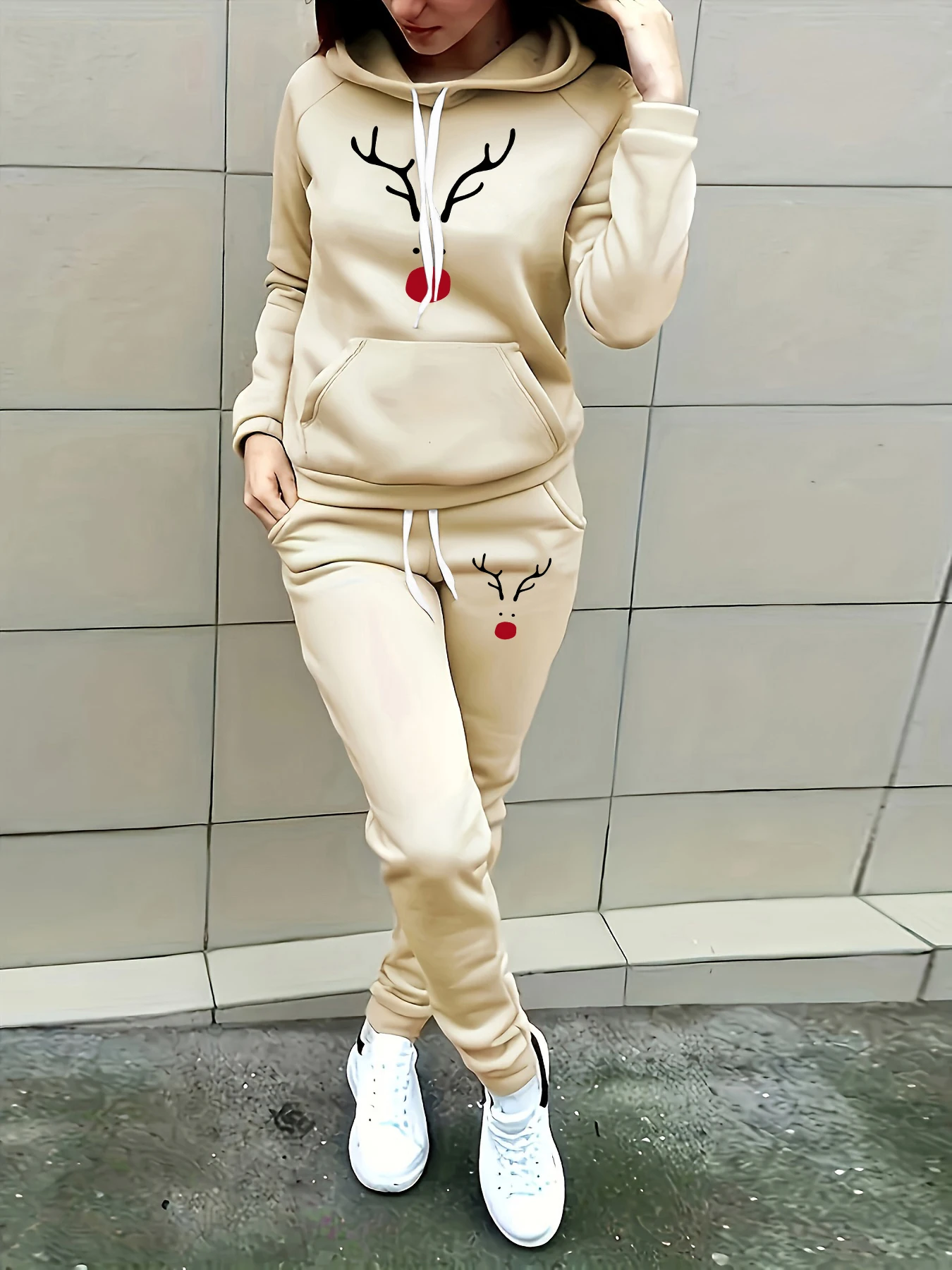 Cute and Sweet Style Reindeer Antlers and Red Nose Print Women's Loose Oversized Hoodie, a Must-Have for Autumn and Winter, Fleece-Lined and Thickened Hoodie, European and American Trendy Style for Couples, Long-Sleeved Regular Fit, Machine Washable, Durable and Skin-Friendly, Casual Versatile Item for Women, Slimming and Flattering, Skin-Friendly and Soft, Suitable for Winter Outings, Practical and Beautiful Hooded Design, Sweatshirt and Jogger Pants Two-Piece Set, Women's Clothing