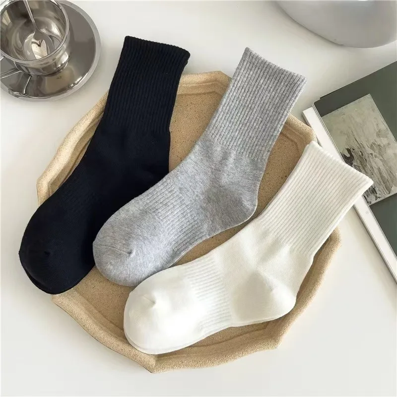 5/6 Pairs of Classic Socks  Black and White Mid Tube Socks Solid Color Anti Slip Sports Socks Versatile Casual Breathable Socks