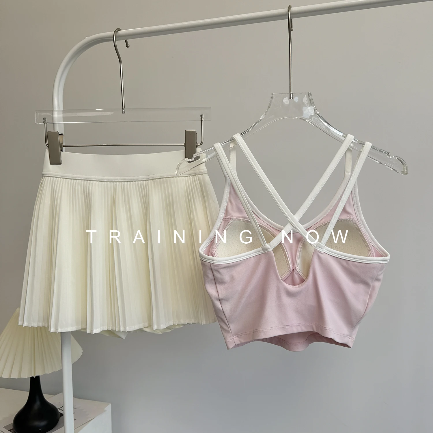 

Теннисный спортивный костюм для женщин, летняя тренировка в тренажерном зале, модная тонкая и незащищенная юбка для бега, бадминтона, йоги