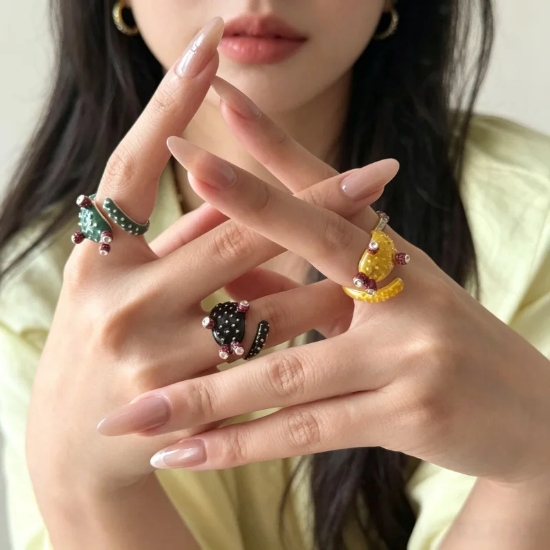 Elegant Enamel Cactus Ring for Women Unique Personality High-End Sensation Sweet Cool Spicy Fashion Accessory for Daily Wear