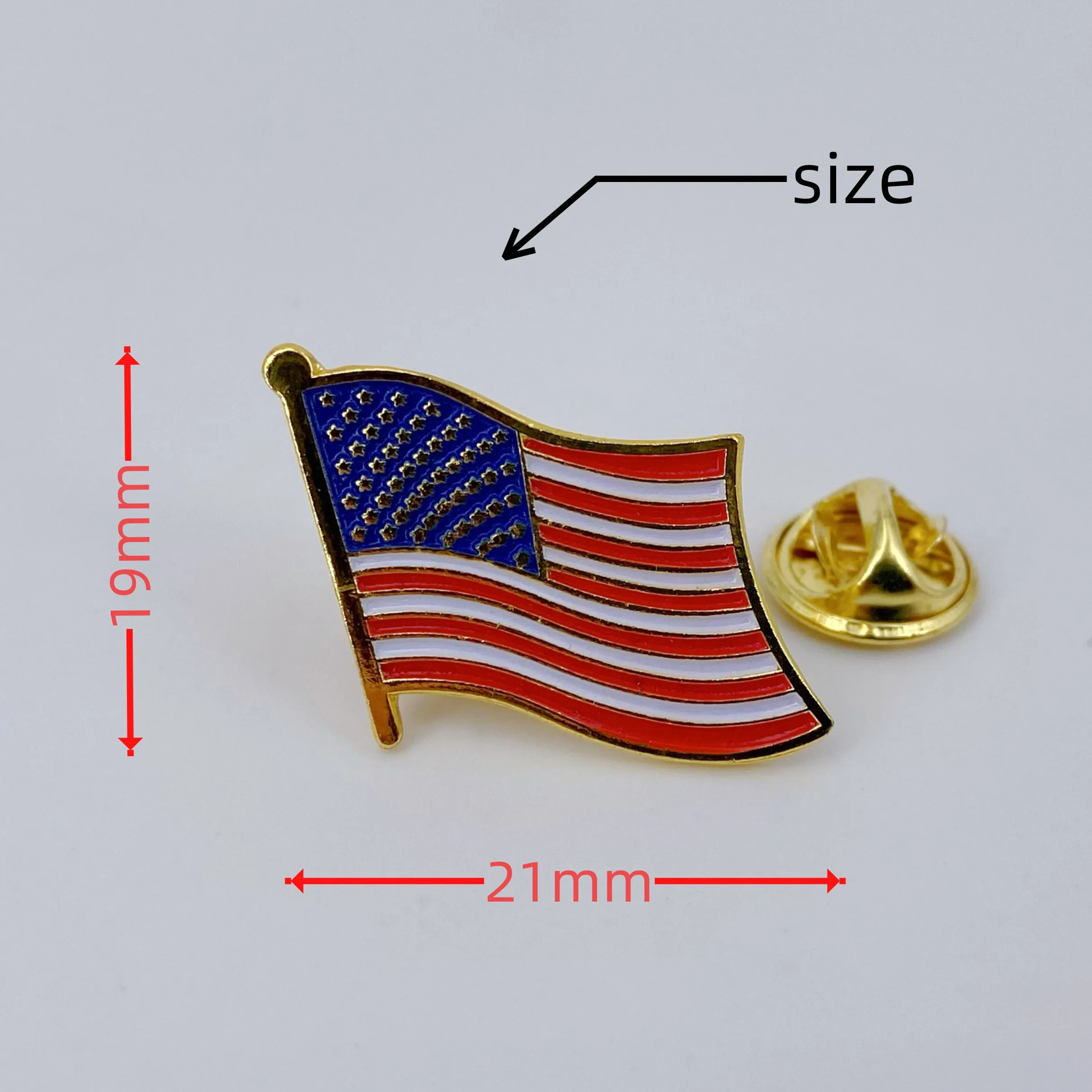 Anstecknadel mit amerikanischer Flagge, vergoldete Emaille-Anstecknadel, die das Vereinigte Staaten land für Mäntel, Anzugjacken und Schlüsselbänder winkt – Detail 2