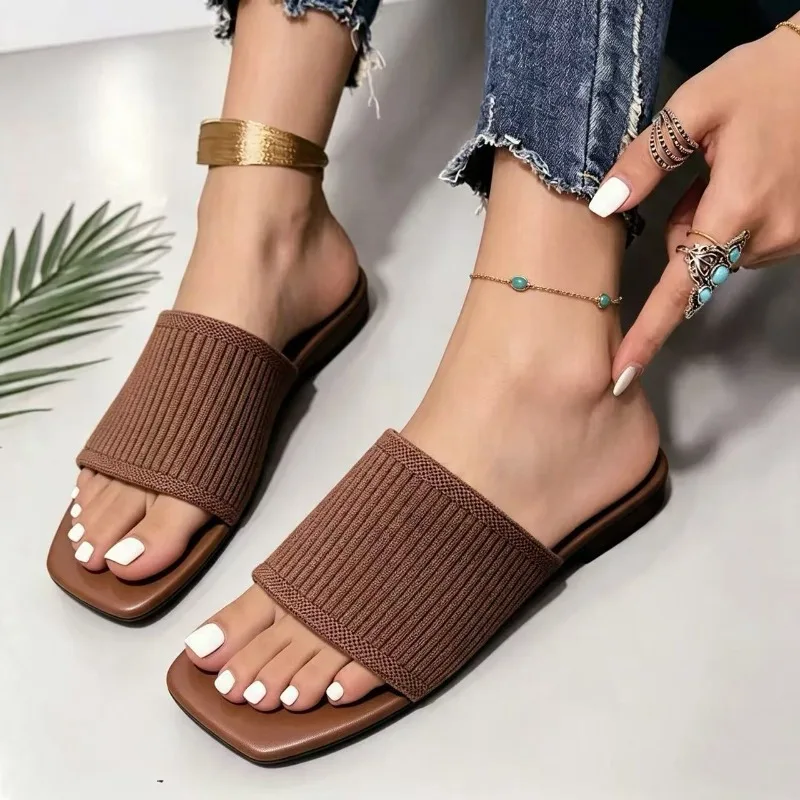 Women Slippers 2026 Summer Luxury Fashion Flat Sandals Brown Designer Open Toe Non-Slip Outdoor Beach Slippers Slides Women
