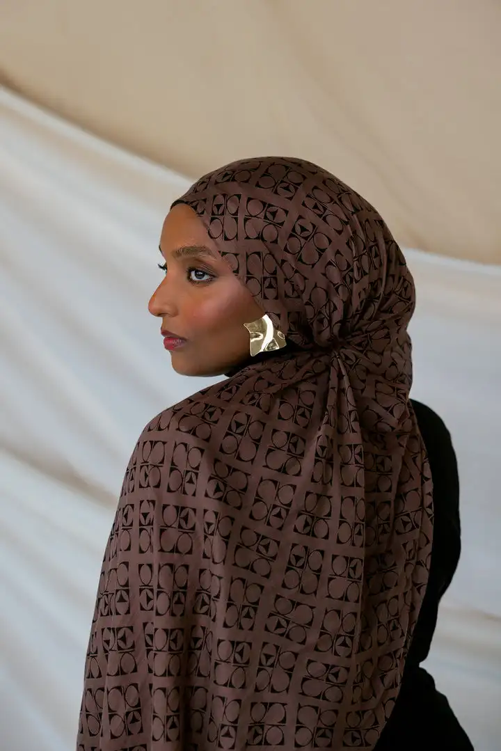 Nuevo diseño estampado algodón satén Hijab bufanda transpirable suave largo moda bufandas hacia adelante pañuelo musulmán Hijabs chal Ramadán