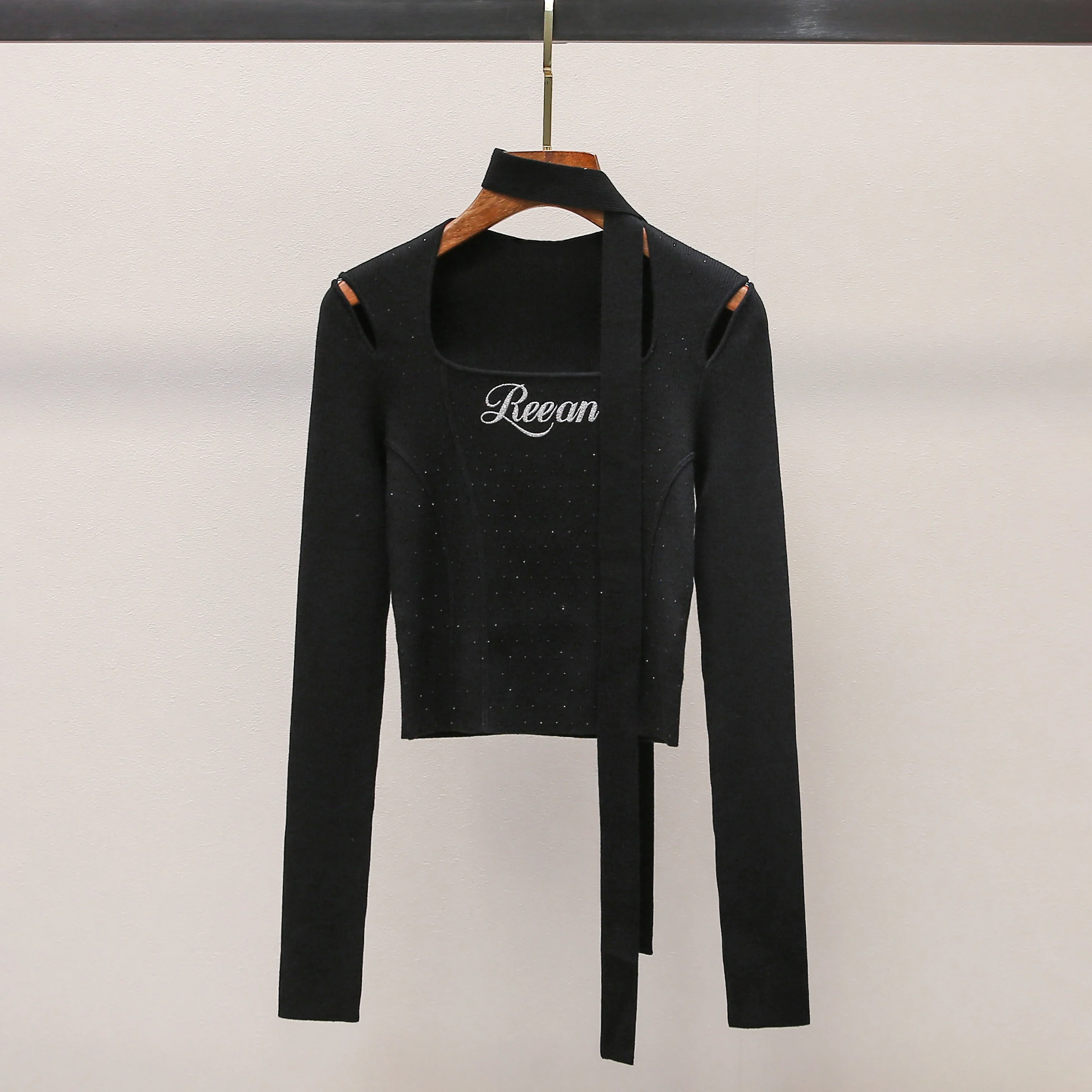 

Элитный женский вязаный свитер с открытыми плечами, облегающий, с коротким рукавом, уникальный дизайн, из полиэфирного волокна, милый стиль, зимняя коллекция