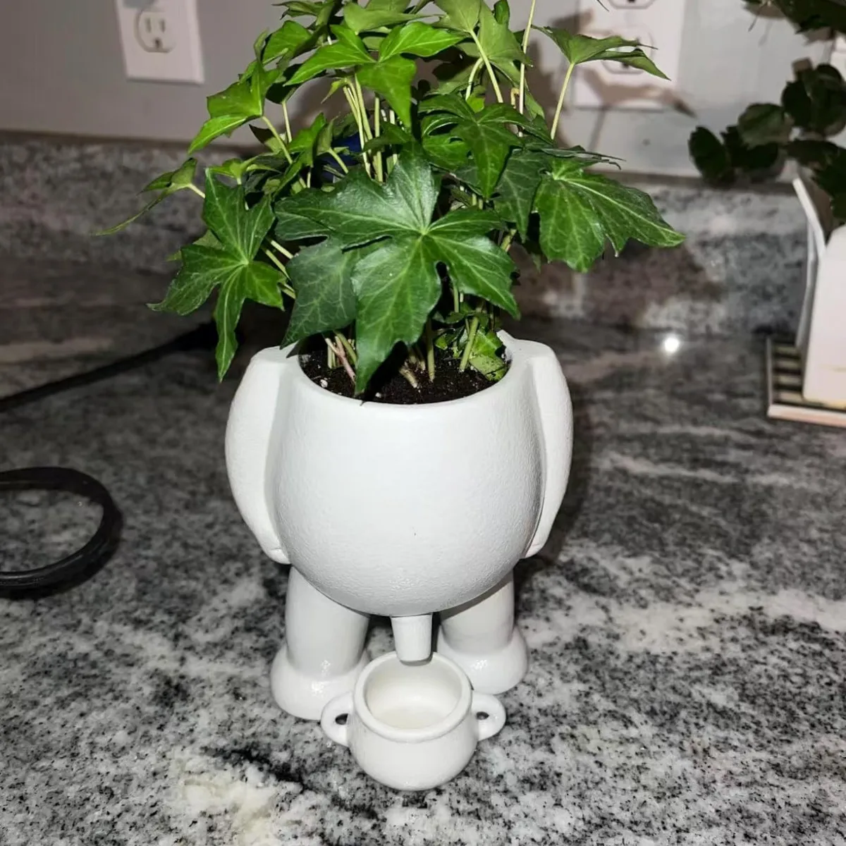 E9 Ceramic Flower Pot Simulation Innovative Little Man Pees Decoration Succulent Planter Pot For Office Home Desktop Decor Items