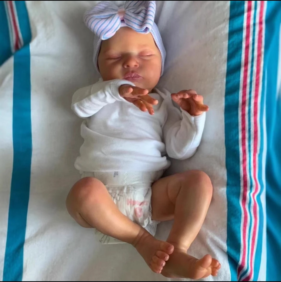18" Laura Deluxe Reborn Baby Girl - Lifelike Sleeping Face Design | Hand-Stitched Couture Outfits | Safe & Cuddly Gift for Kids