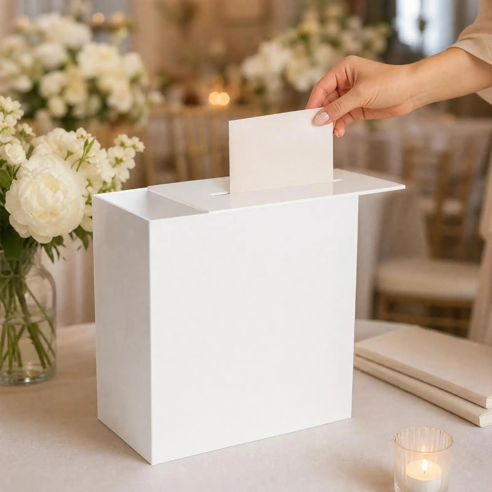 透明アクリル製の郵便物収納ケース。結婚式の招待状、封筒、書簡などを収納するのに最適。