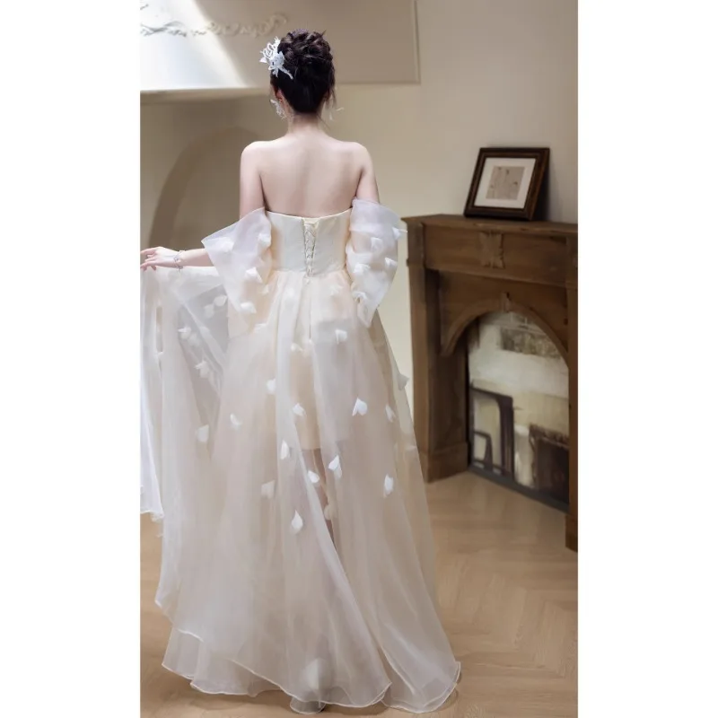 Champagnerfarbenes französisches leichtes Hochzeitskleid für Bräute 2026 – Neuheit: Hochwertiges Textur-Gewebe, trägerloses Kleid für kleine Anlässe