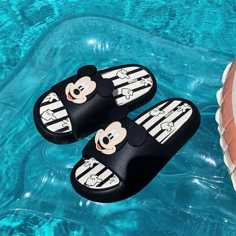 Disney Mickey hommes et femmes été nouveau modèle de dessin animé créatif mignon mode et sandales antidérapantes à semelles souples polyvalentes