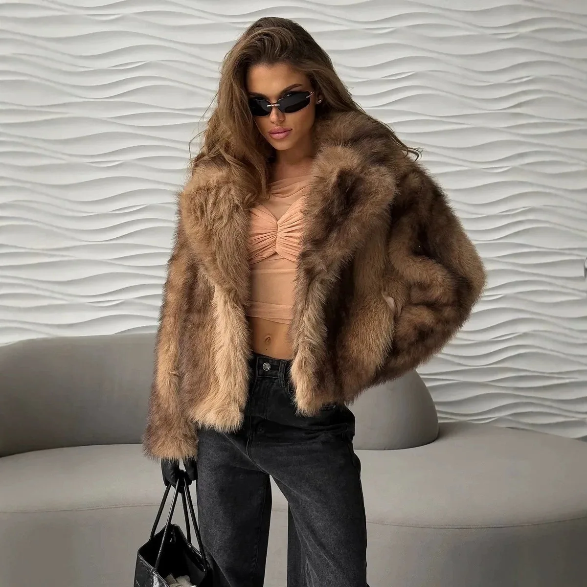 Short, Fluffy, And Warm False Fur Coat With A False Lady Cloth Fur Three And A Suit-style Necklace For Women. Outfits Prom Cloth