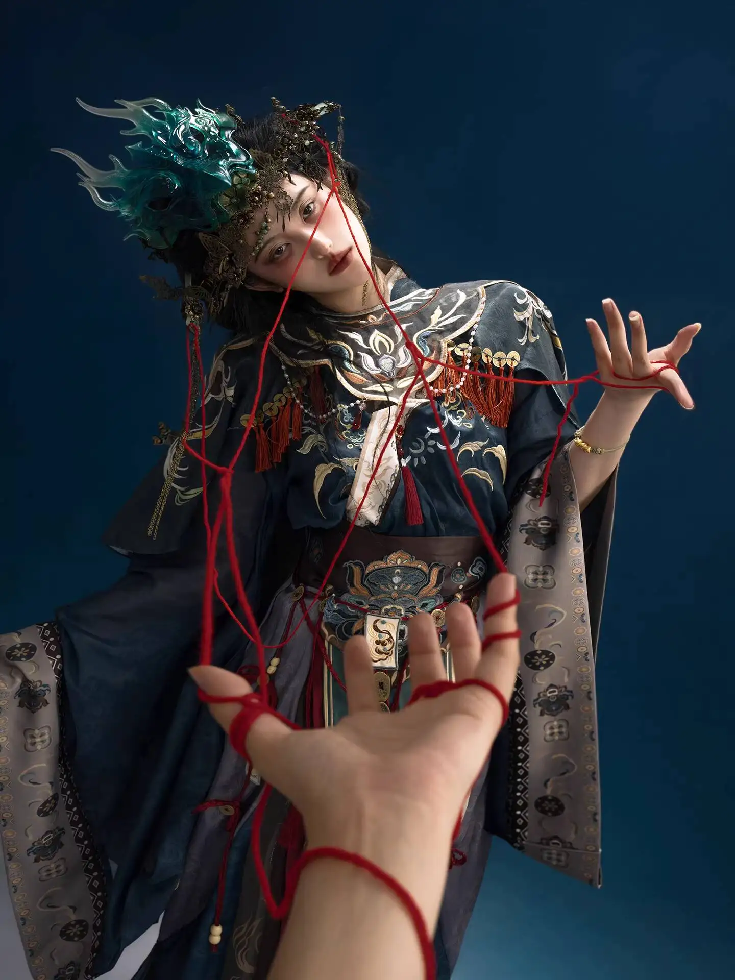 

Новый Hanfu Women Nuo Opera Style Jin System Heavy Industry Вышивка Облачный воротник Плащ Fiesta Карнавал Хэллоуин Cos Косплей