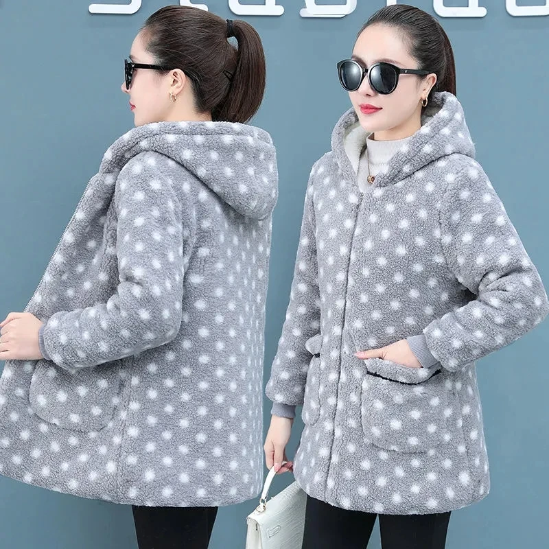 Middle-aged Women's Granular Velvet Hooded Polka Dot Coat 2024 Winter New Fashion Mother Warm Cotton-padded Clothes Tide 5XL.