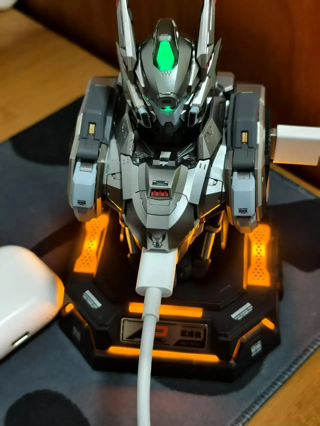 Knight in the Lake Bust Mecha Figure - Desktop Charging Center Polar Model Ornament Fast Charge - Guochuang Collectible