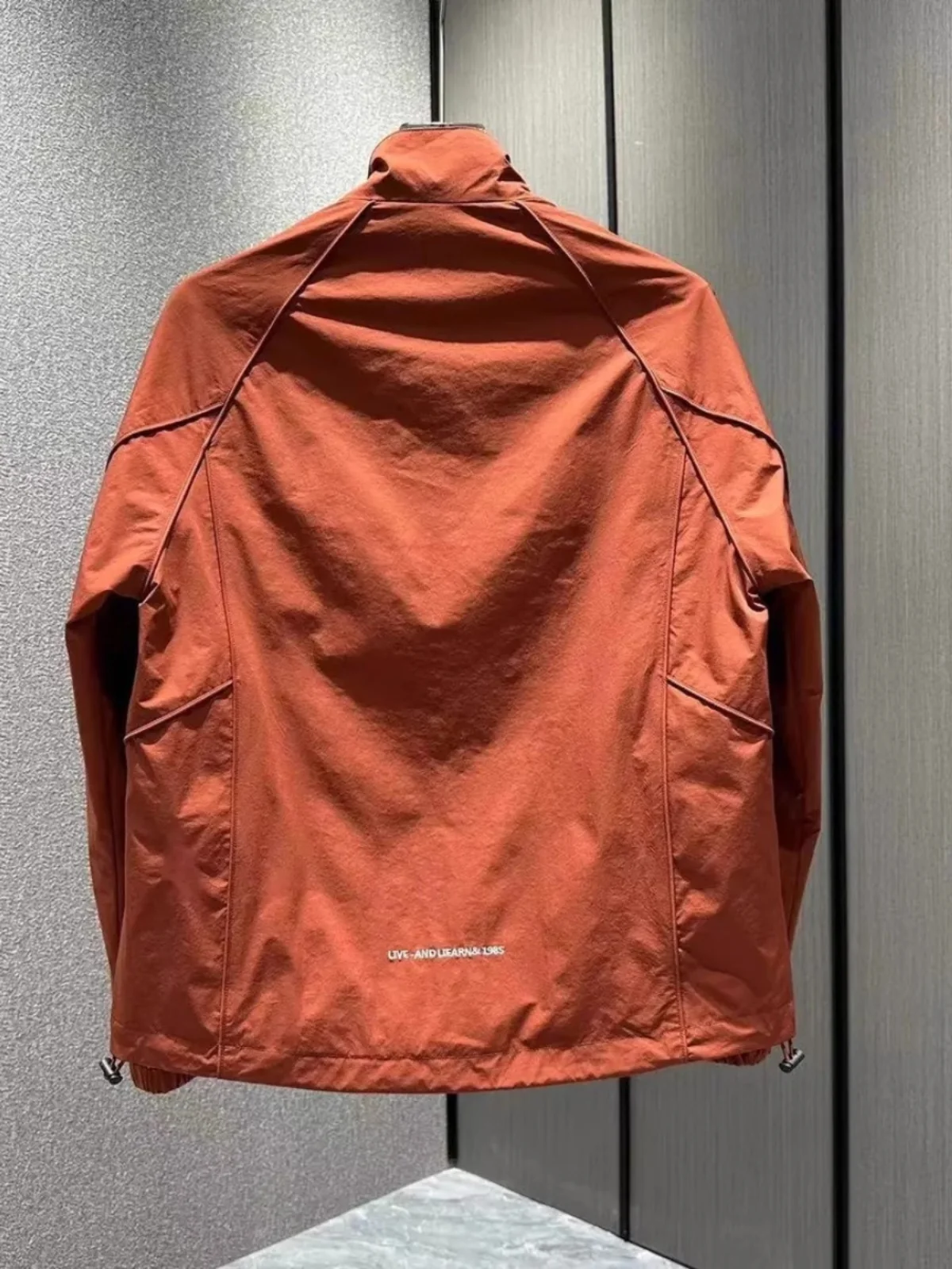 

Высококачественная мужская одежда Jaet Faionable, свободная посадка с воротником-стойкой, модная рабочая одежда Haome, повседневная молодежная одежда из полиэфирного волокна