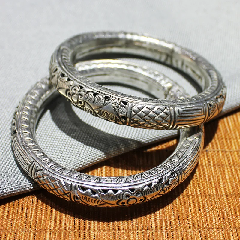 Miao Handmade , Ethnic Style Wristband, Vintage Craftsmanship, Embossed Hollow Silver Bracelet