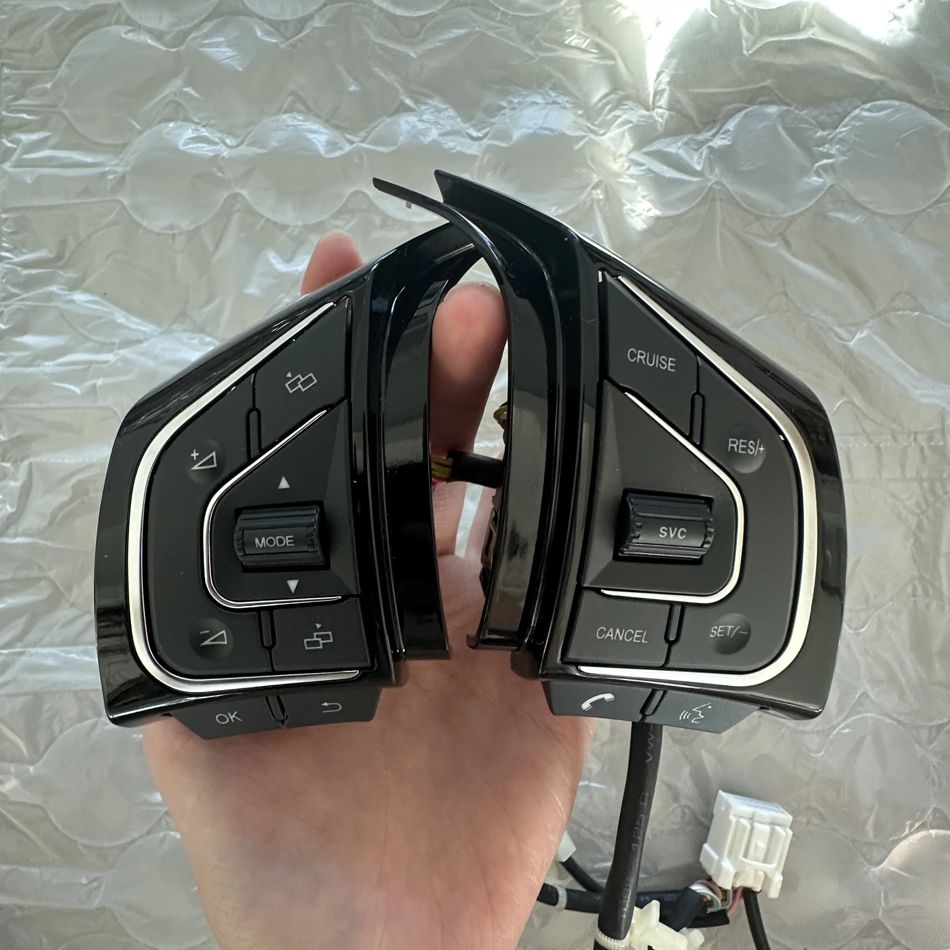 

Steering Wheel Multi-function Keys with Cruise Control Bluetooth Phone Integration for Haval H6 2018 - Brand New